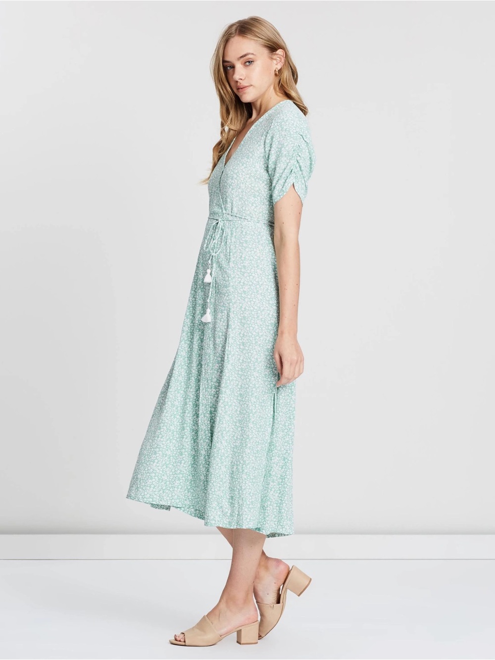 FAITHFUL THE BRAND Chiara Green Floral Wrap Midi Dress
Size 4